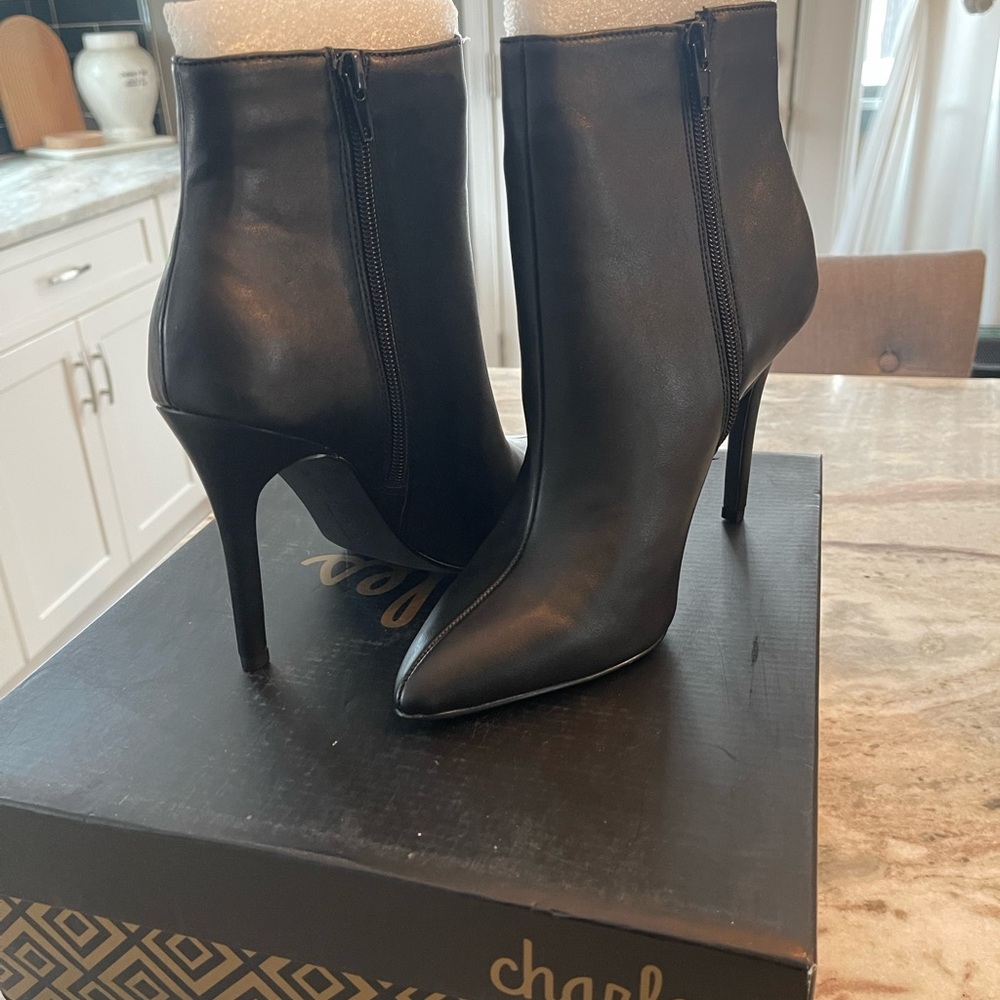 Charles David delicious booties size 8M 4” heels